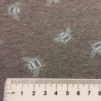 lichtblauwe bijtjes op gemeleerde grijze tricot ondergrond