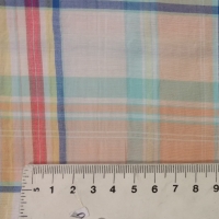 Zalm kleurige geruite blouse stof in pasteltinten