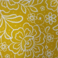 Gele tricot met fijne witte bloemen van Bipp design