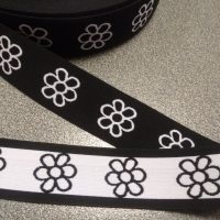 Zwart wit gebloemd elastiek van 40 mm