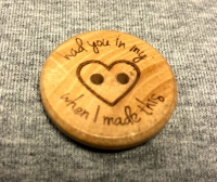 Houten knoop "Had you in my hart when I made this" rondom hartje 25 mm