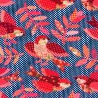 Digitale tricot print van patchwork vogels op blauw wit stip
