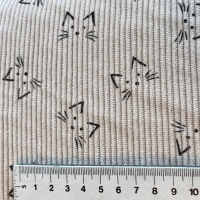 Bedrukte ribfluweel beige met zwarte poezenkopjes